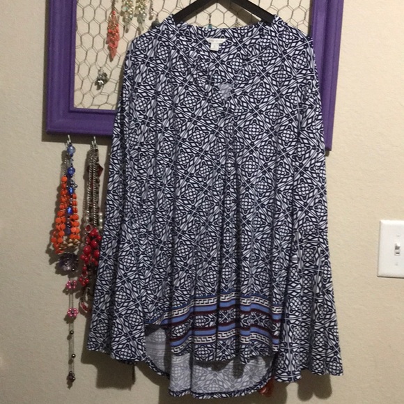 Beautiful blouse - Picture 1 of 3